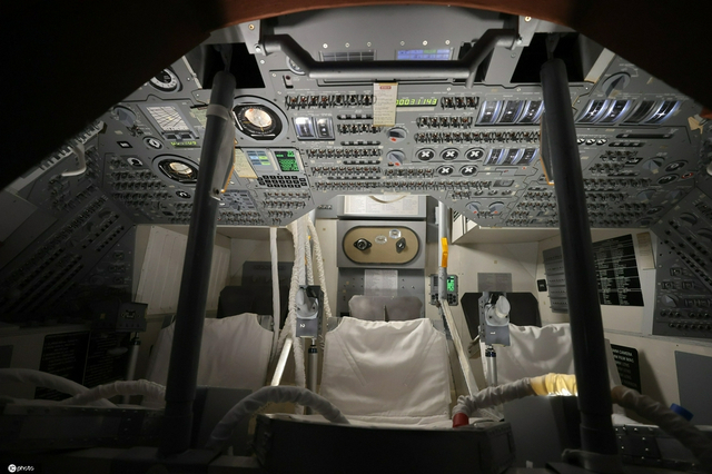 土耳其办科技展 游客近距离接触NASA珍贵藏品_新浪图片