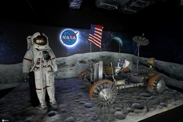 土耳其办科技展 游客近距离接触NASA珍贵藏品_新浪图片