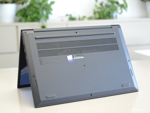 ThinkPad X1隐士实拍图赏：大屏与轻薄的碰撞