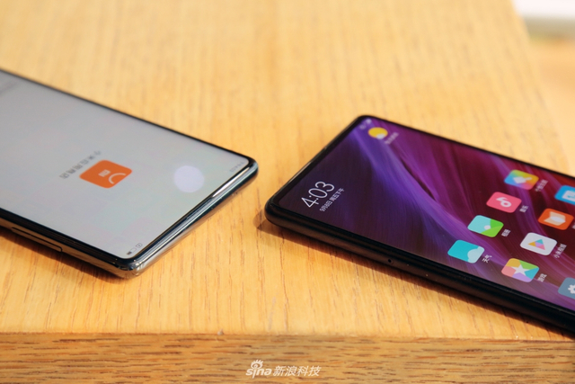 小米MIX2上手图赏:尺寸变小手感更好