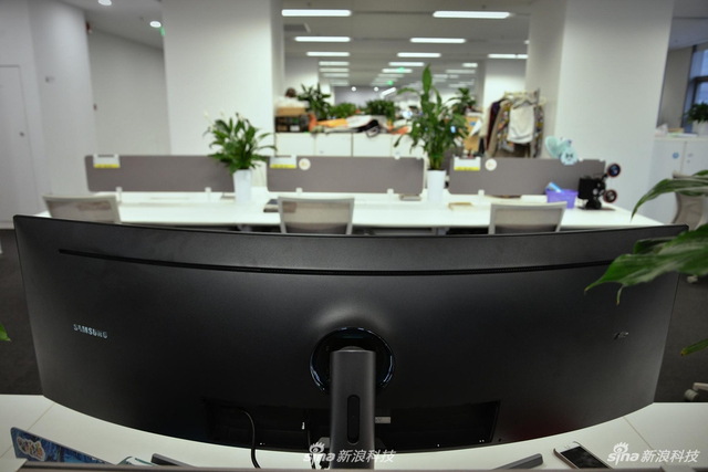 陪你看最长的电影 三星32:9带鱼屏显示器图赏