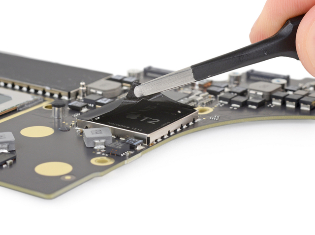 新13英寸MacBook Pro拆解:电池更沉 电源键盘重新设计