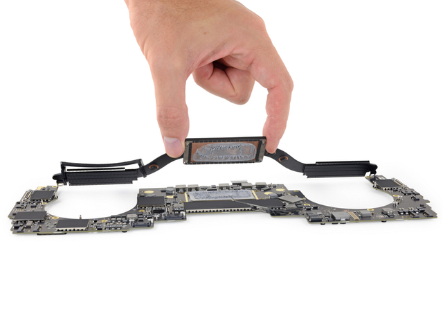 新13英寸MacBook Pro拆解:电池更沉 电源键盘重新设计