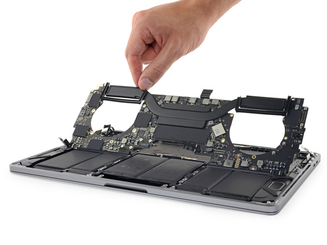 新13英寸MacBook Pro拆解:电池更沉 电源键盘重新设计