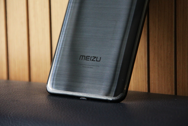 MEIZU 15/15Plus图赏:经典小圆圈回归 竖排双摄登场