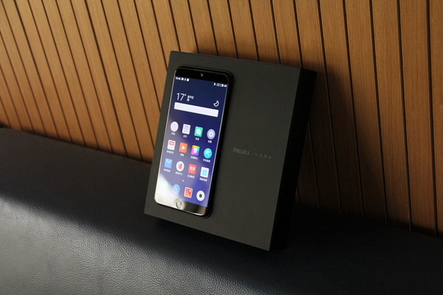 MEIZU 15/15Plus图赏:经典小圆圈回归 竖排双摄登场