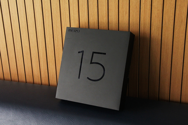 MEIZU 15系列图赏:小圆圈回归