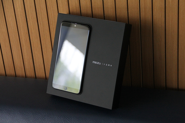 MEIZU 15/15Plus图赏:经典小圆圈回归 竖排双摄登场