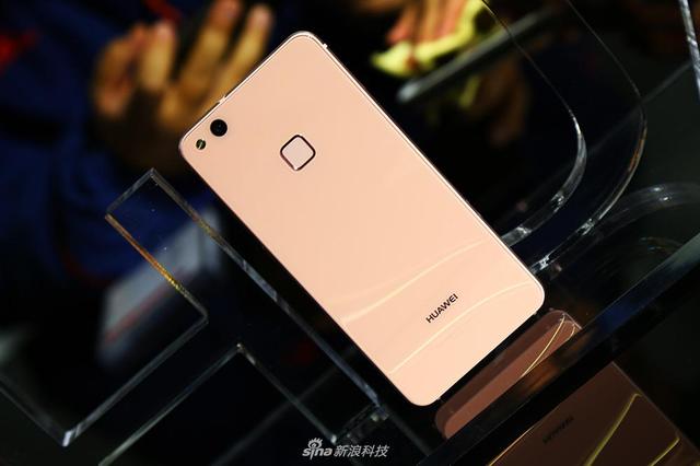 HUAWEI nova 青春版现场实拍