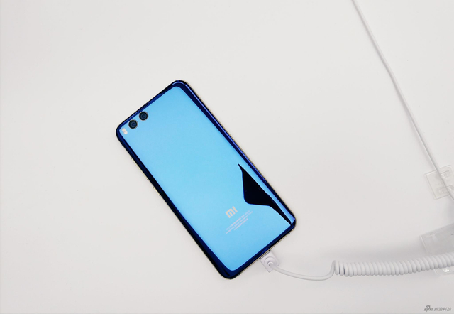 四曲面陶瓷机身 小米6现场实拍图赏