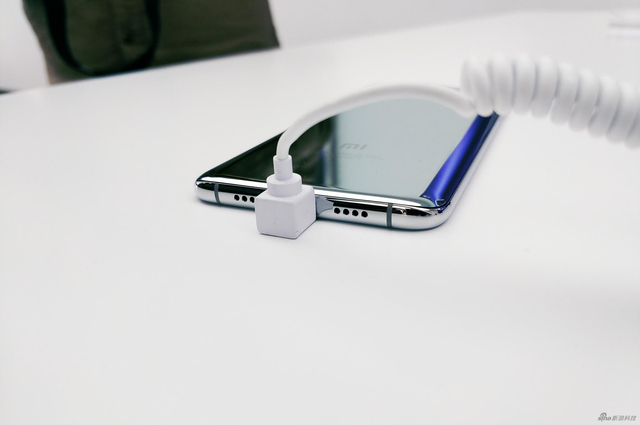 四曲面陶瓷机身 小米6现场实拍图赏