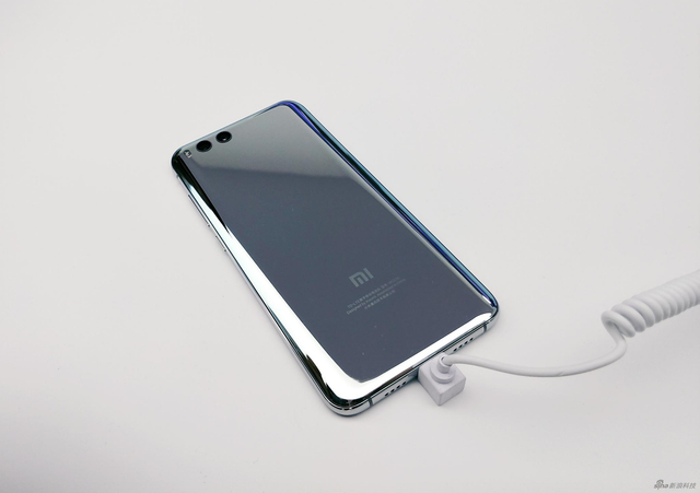 四曲面陶瓷机身 小米6现场实拍图赏