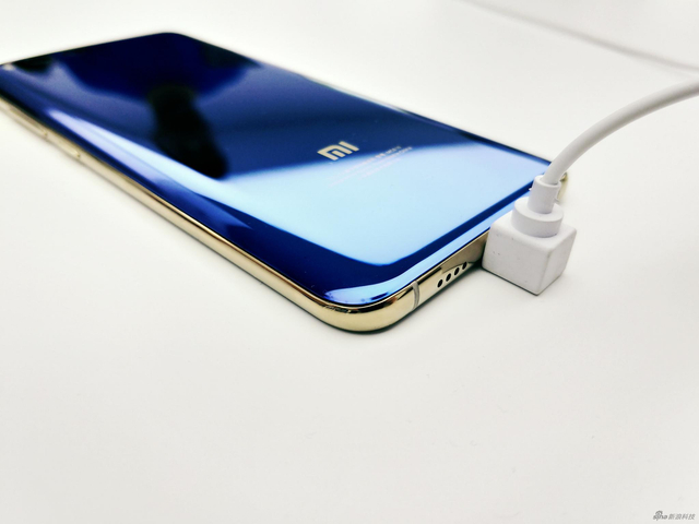 四曲面陶瓷机身 小米6现场实拍图赏