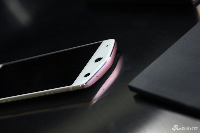 玩上人工智能 美图M8手机开箱图赏