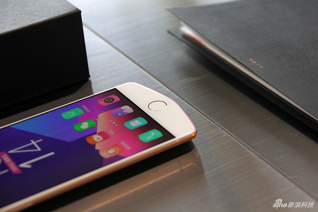 玩上人工智能 美图M8手机开箱图赏