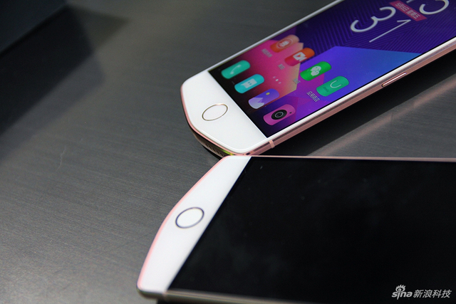 玩上人工智能 美图M8手机开箱图赏