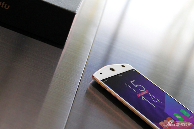 玩上人工智能 美图M8手机开箱图赏