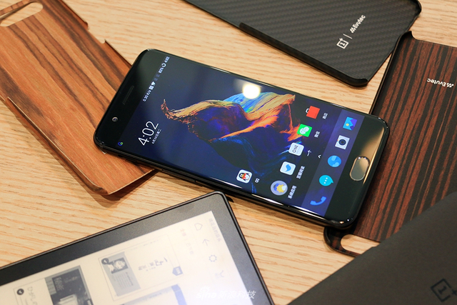 一加手机5上手图赏：这外观有点熟悉