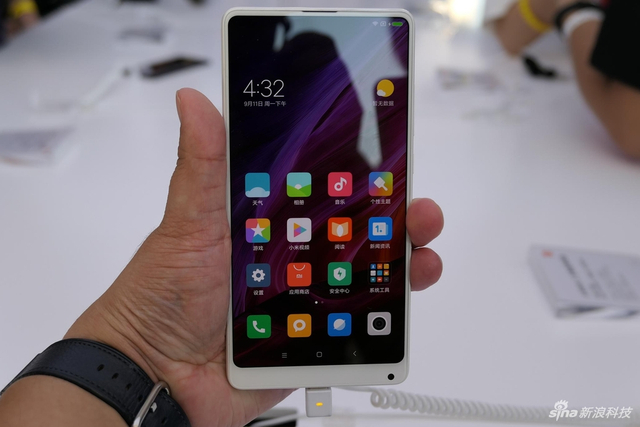 温润如玉 陶瓷白小米MIX 2现场实拍图赏