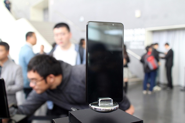 华为Mate 10/Mate 10 Pro国行版今发布 现场图赏
