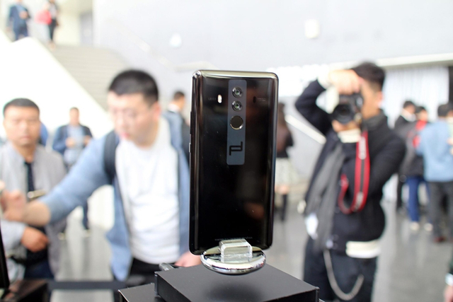 华为Mate 10/Mate 10 Pro国行版今发布 现场图赏
