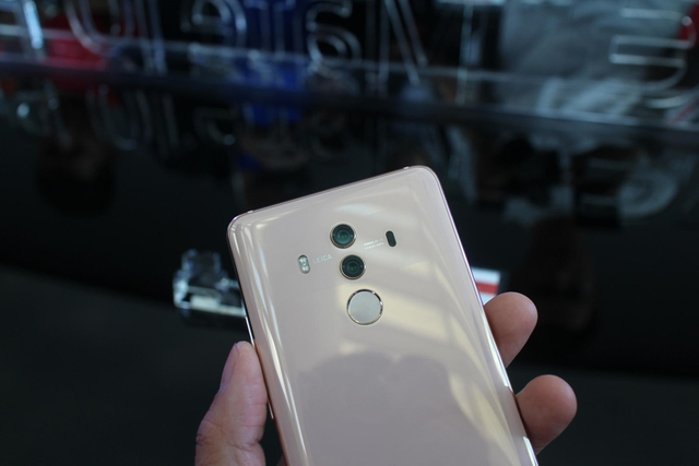 华为Mate 10/Mate 10 Pro国行版今发布 现场图赏
