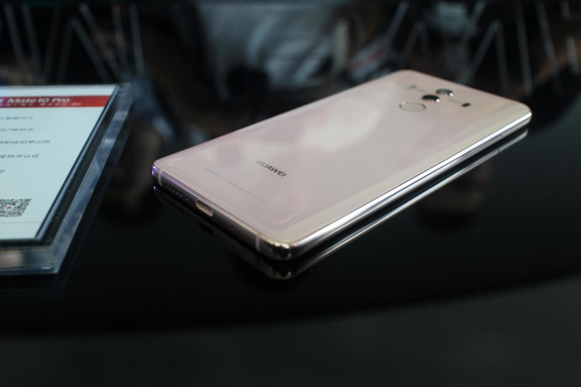 华为Mate 10/Mate 10 Pro国行版今发布 现场图赏