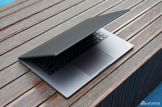 小米笔记本Pro GTX版图赏：外观变化不大