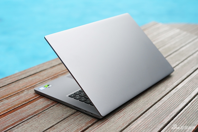 小米笔记本Pro GTX版图赏：外观变化不大
