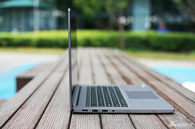 小米笔记本Pro GTX版图赏：外观变化不大