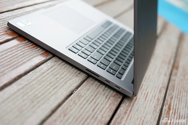小米笔记本Pro GTX版图赏：外观变化不大