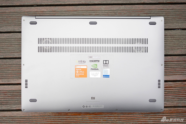 小米笔记本Pro GTX版图赏：外观变化不大