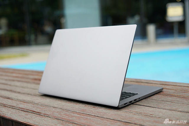 小米笔记本Pro GTX版图赏：外观变化不大