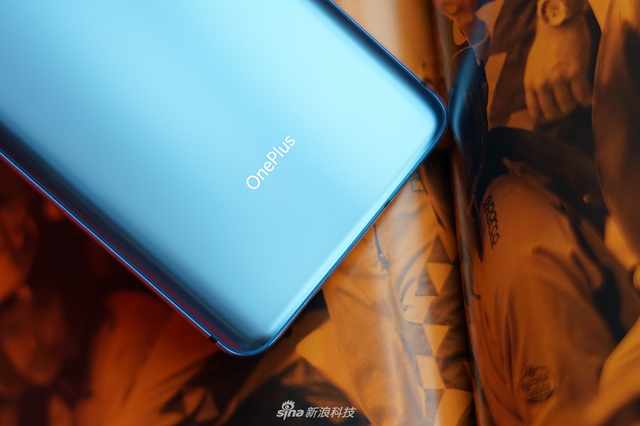 一加7T开箱图赏：除了心心念的手机 还有一波配件