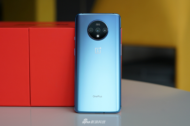 一加7T开箱图赏：除了心心念的手机 还有一波配件