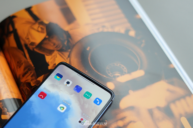 一加7T开箱图赏：除了心心念的手机 还有一波配件