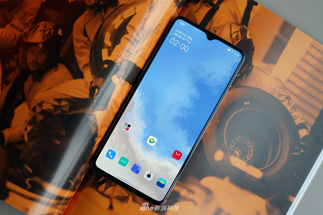 一加7T开箱图赏：除了心心念的手机 还有一波配件