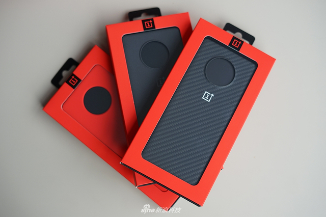 一加7T开箱图赏：除了心心念的手机 还有一波配件