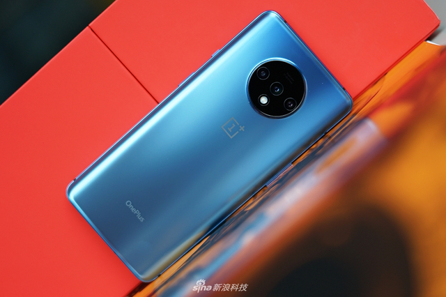 一加7T开箱图赏：除了心心念的手机 还有一波配件