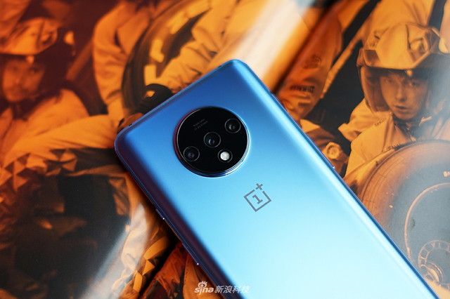 一加7T开箱图赏：除了心心念的手机 还有一波配件