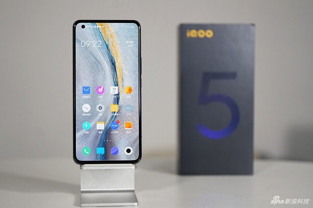 低调不张扬 iQOO 5手机皓影配色图赏
