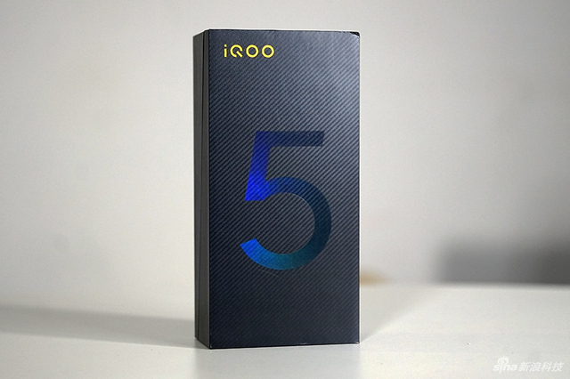 低调不张扬 iQOO 5手机皓影配色图赏