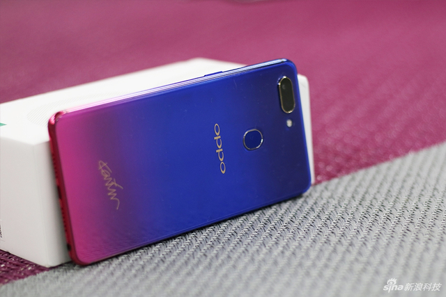 红与蓝的碰撞 OPPO R15星云特别版图赏