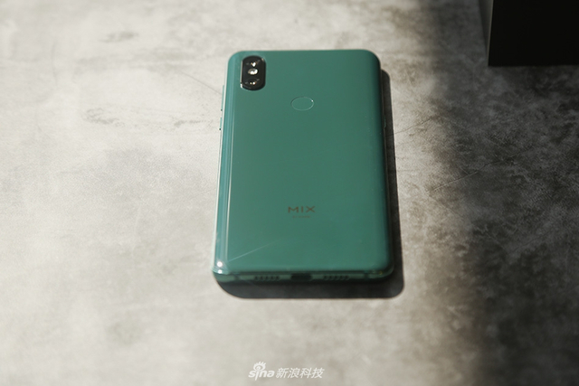 滑盖屏幕陶瓷机身 小米MIX 3真机图赏