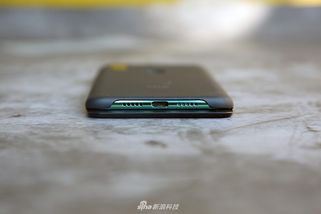 滑盖屏幕陶瓷机身 小米MIX 3真机图赏