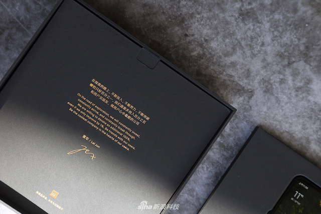 滑盖屏幕陶瓷机身 小米MIX 3真机图赏