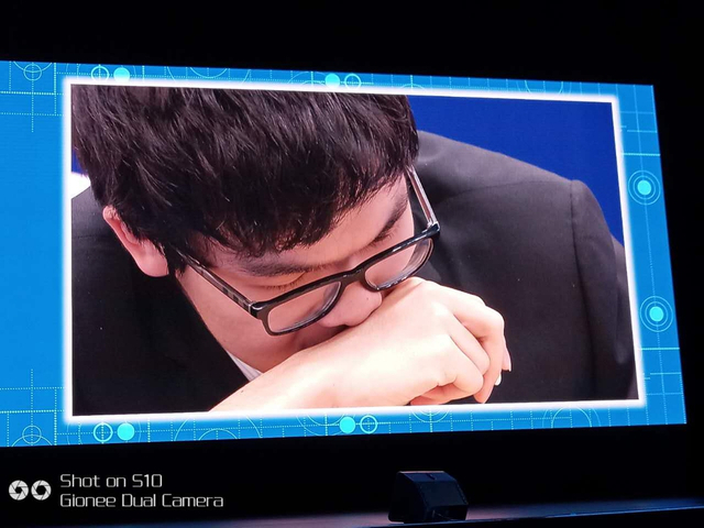 围棋峰会第二局：柯洁认输 AlphaGo中盘获胜