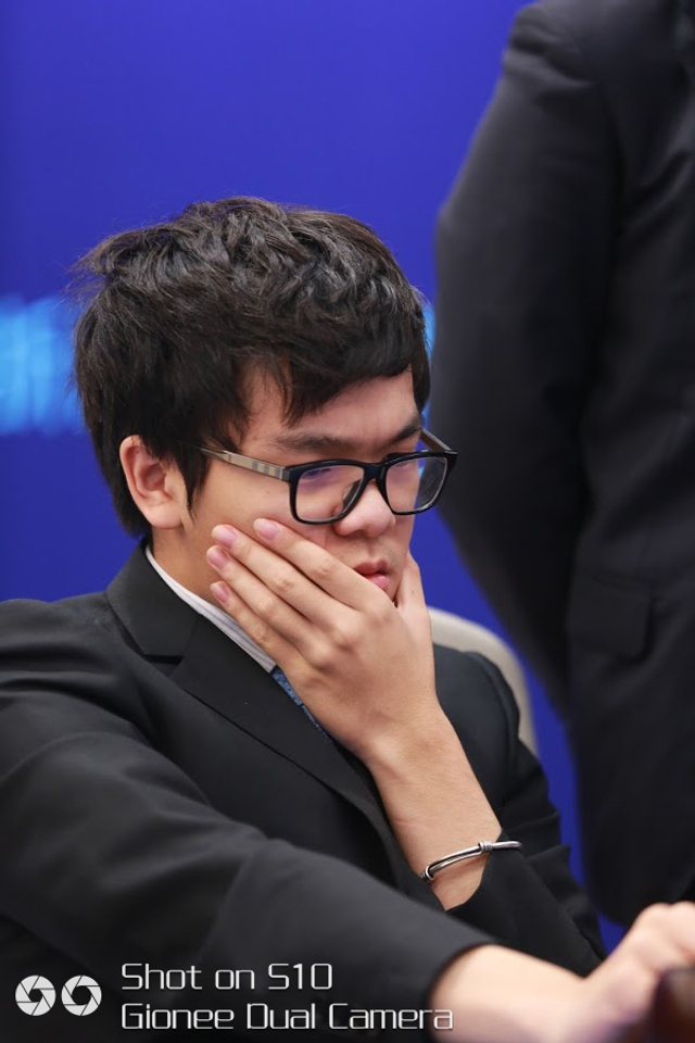 围棋峰会第二局：柯洁认输 AlphaGo中盘获胜