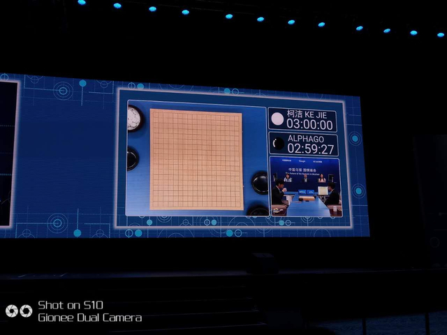 AlphaGo执黑，柯洁执白