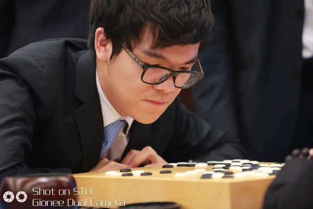 围棋峰会第二局：柯洁认输 AlphaGo中盘获胜